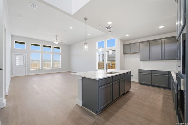 212 Ednie Ln, Mico, TX 78056