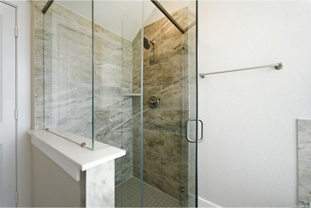 212 Ednie Ln, Mico, TX 78056
