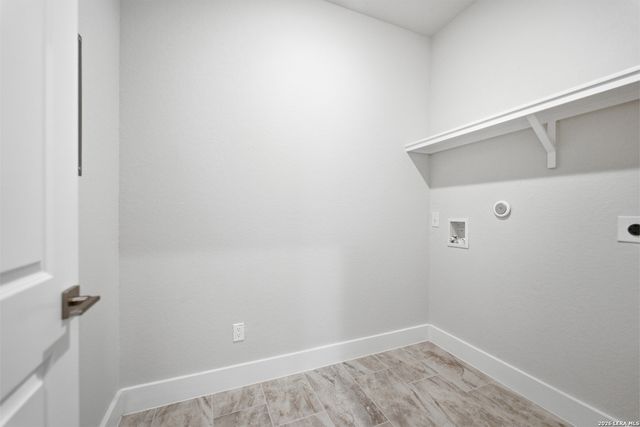212 Ednie Ln, Mico, TX 78056