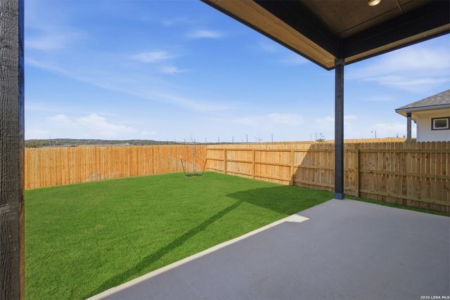 212 Ednie Ln, Mico, TX 78056