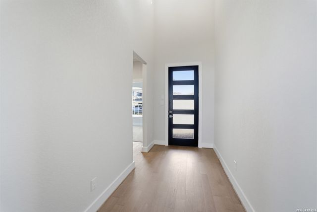212 Ednie Ln, Mico, TX 78056