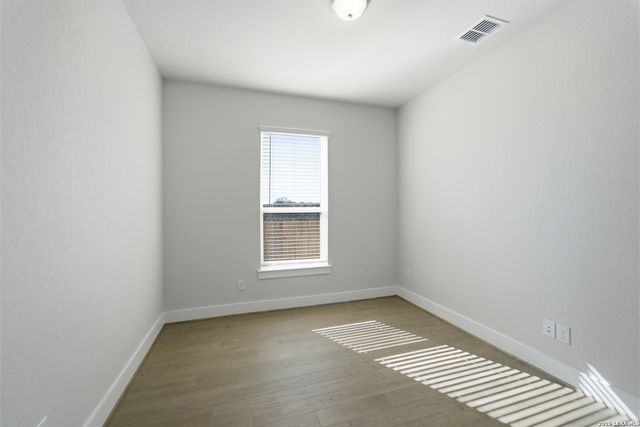 212 Ednie Ln, Mico, TX 78056
