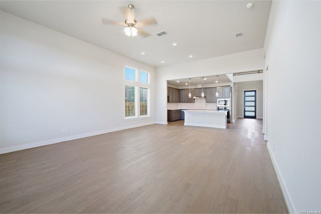 212 Ednie Ln, Mico, TX 78056