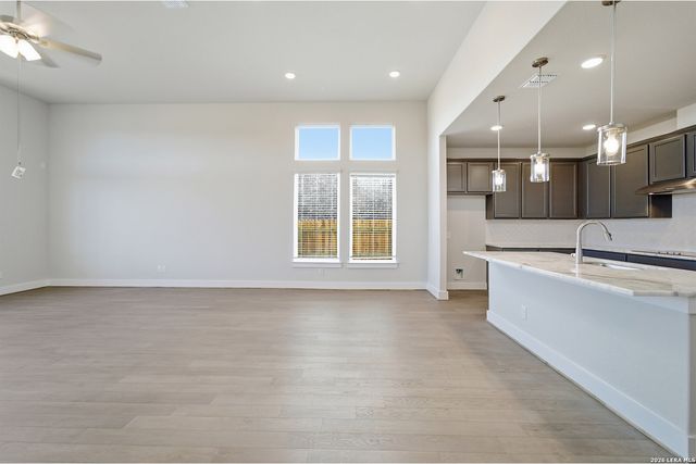 212 Ednie Ln, Mico, TX 78056