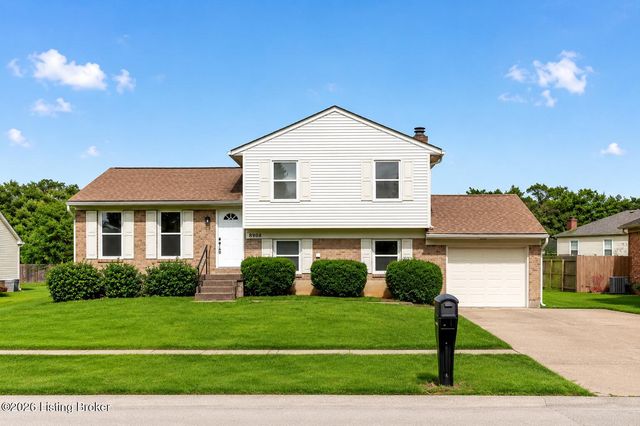 8908 Thelma Ln, Louisville, KY 40220