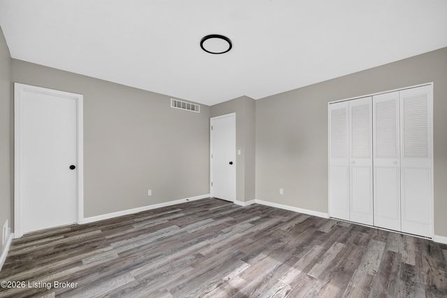 8908 Thelma Ln, Louisville, KY 40220