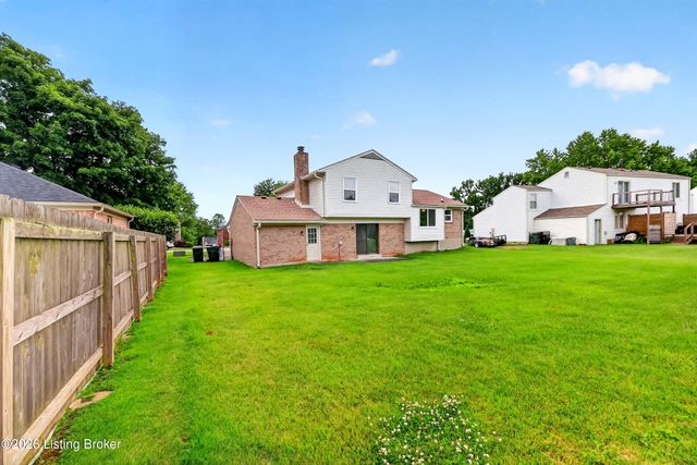 8908 Thelma Ln, Louisville, KY 40220