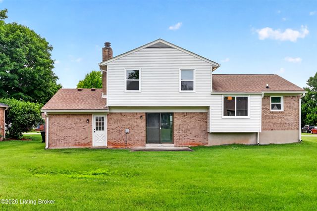 8908 Thelma Ln, Louisville, KY 40220