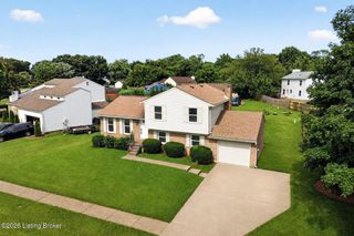 8908 Thelma Ln, Louisville, KY 40220