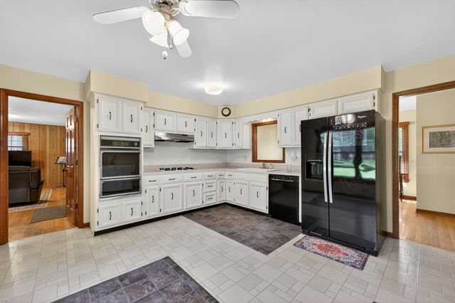272 S Forest Avenue, Batavia, IL 60510
