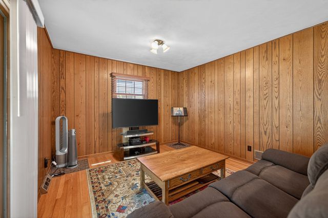 272 S Forest Avenue, Batavia, IL 60510