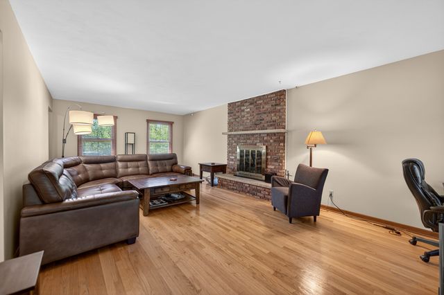 272 S Forest Avenue, Batavia, IL 60510