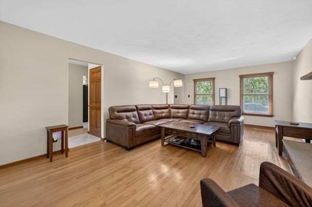 272 S Forest Avenue, Batavia, IL 60510