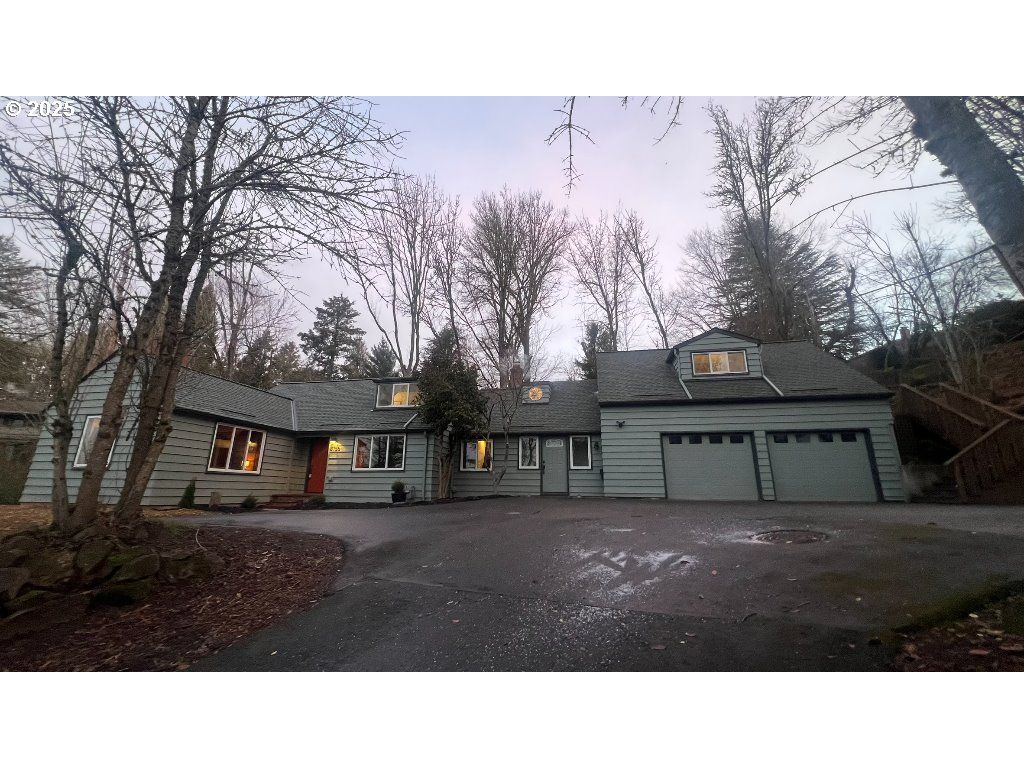 8155 Sw CANYON Rd, Portland, OR 97225