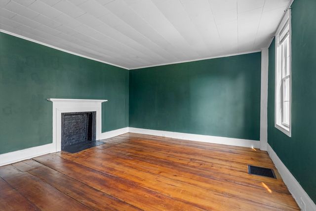 2 Princeton Rd, Sterling, MA 01564