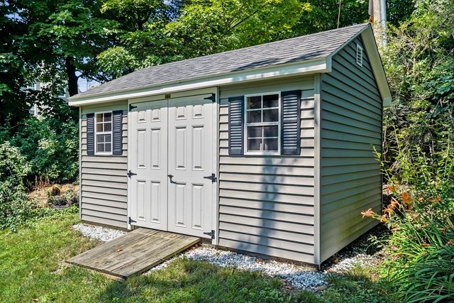 2 Princeton Rd, Sterling, MA 01564