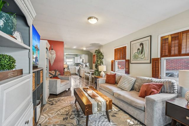 1305 N Raynor Avenue, Joliet, IL 60435