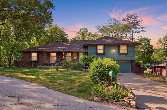 8828 Waverly Avenue, Kansas City, KS 66109
