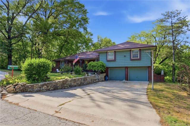 8828 Waverly Avenue, Kansas City, KS 66109