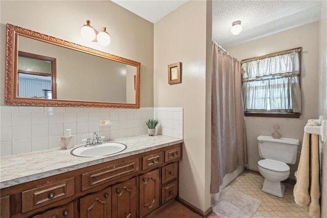 8828 Waverly Avenue, Kansas City, KS 66109