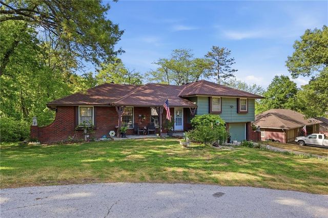 8828 Waverly Avenue, Kansas City, KS 66109