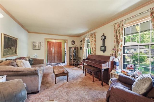 8828 Waverly Avenue, Kansas City, KS 66109