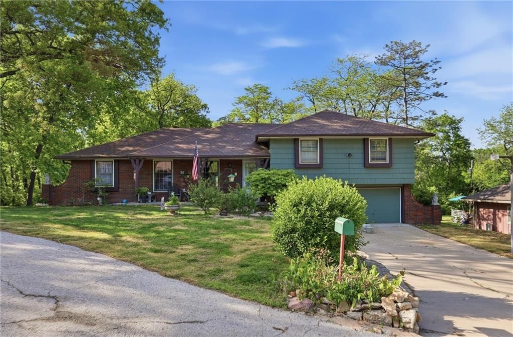 8828 Waverly Avenue, Kansas City, KS 66109
