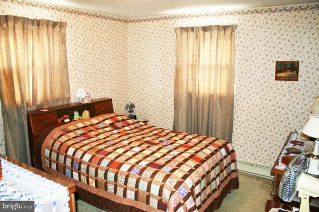 2049 ROBIN DR, Manheim, PA 17545