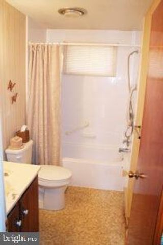 2049 ROBIN DR, Manheim, PA 17545