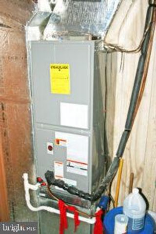 2049 ROBIN DR, Manheim, PA 17545