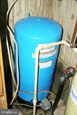 2049 ROBIN DR, Manheim, PA 17545