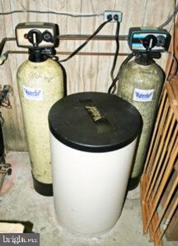 2049 ROBIN DR, Manheim, PA 17545