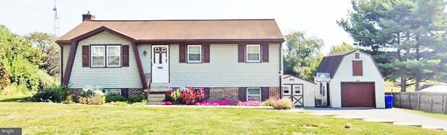 2049 ROBIN DR, Manheim, PA 17545
