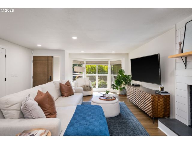 9942 Sw 52ND Ave, Portland, OR 97219