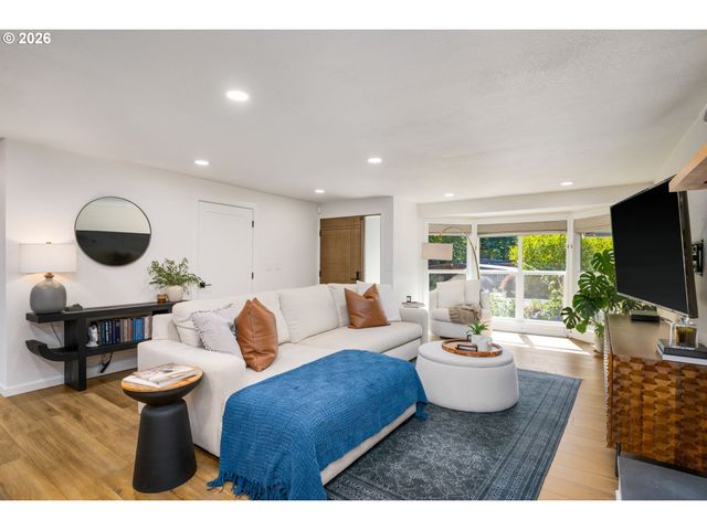 9942 Sw 52ND Ave, Portland, OR 97219