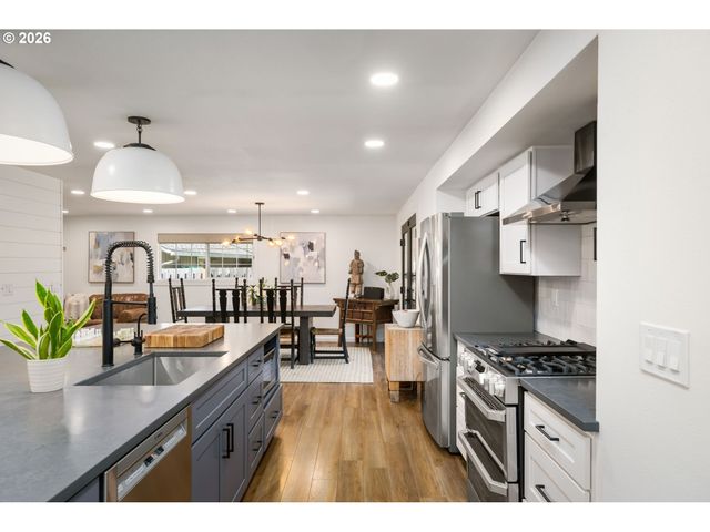 9942 Sw 52ND Ave, Portland, OR 97219