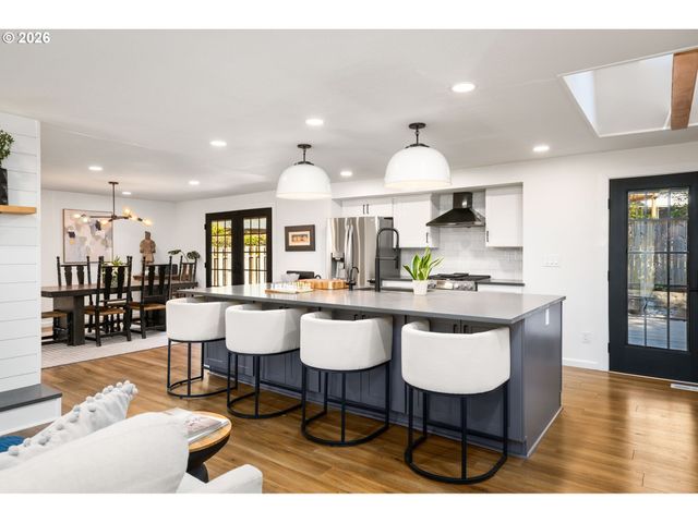 9942 Sw 52ND Ave, Portland, OR 97219