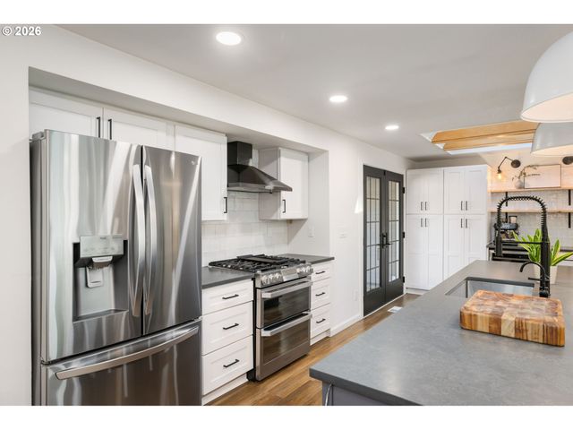 9942 Sw 52ND Ave, Portland, OR 97219