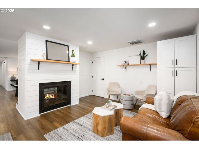 9942 Sw 52ND Ave, Portland, OR 97219