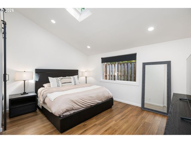 9942 Sw 52ND Ave, Portland, OR 97219