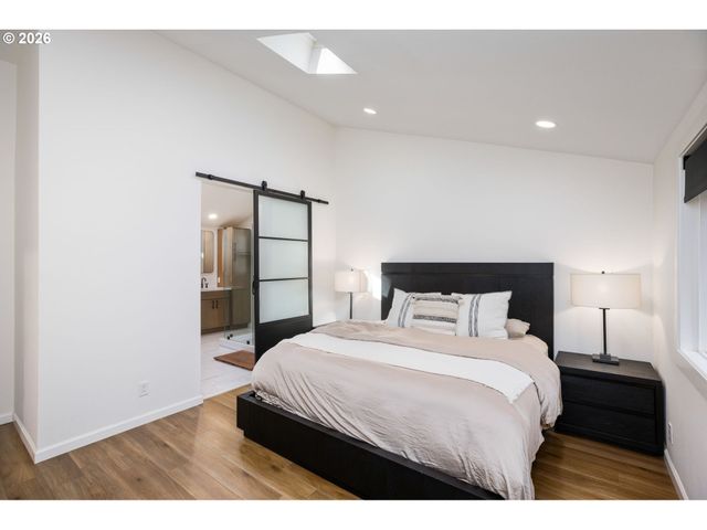 9942 Sw 52ND Ave, Portland, OR 97219