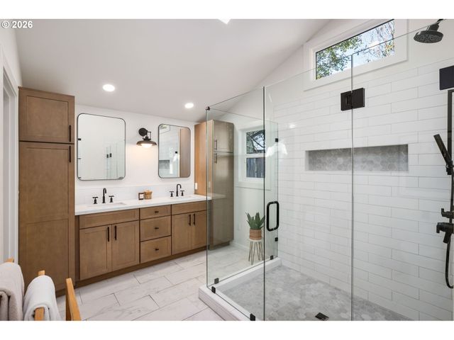9942 Sw 52ND Ave, Portland, OR 97219