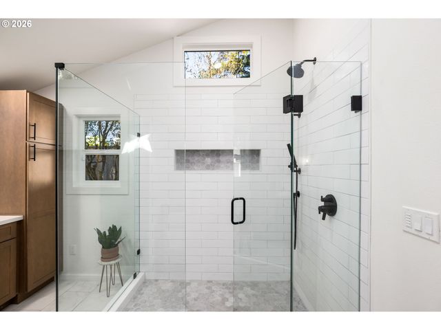 9942 Sw 52ND Ave, Portland, OR 97219
