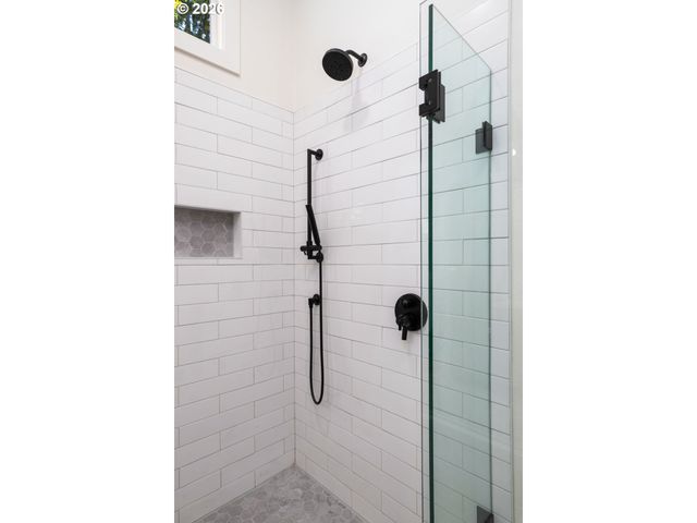 9942 Sw 52ND Ave, Portland, OR 97219