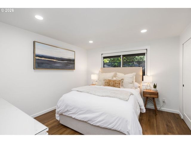 9942 Sw 52ND Ave, Portland, OR 97219