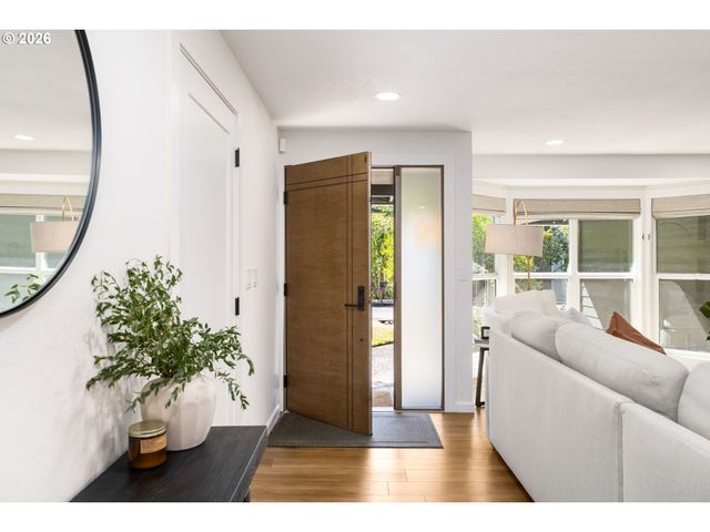 9942 Sw 52ND Ave, Portland, OR 97219