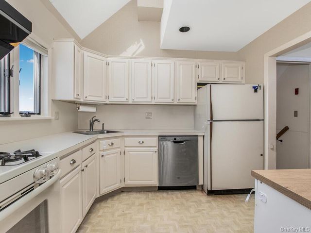 8 Montrose Road, Yonkers, NY 10710