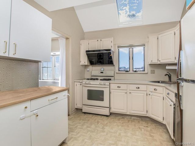 8 Montrose Road, Yonkers, NY 10710