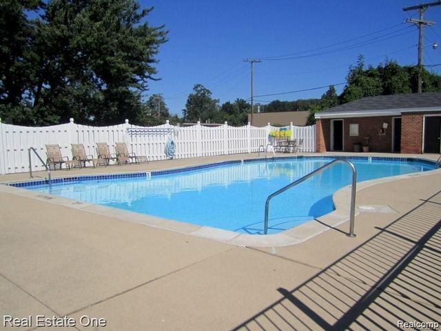 2420 Parmenter Boulevard 210, Royal Oak, MI 48073