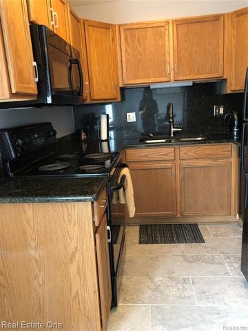2420 Parmenter Boulevard 210, Royal Oak, MI 48073